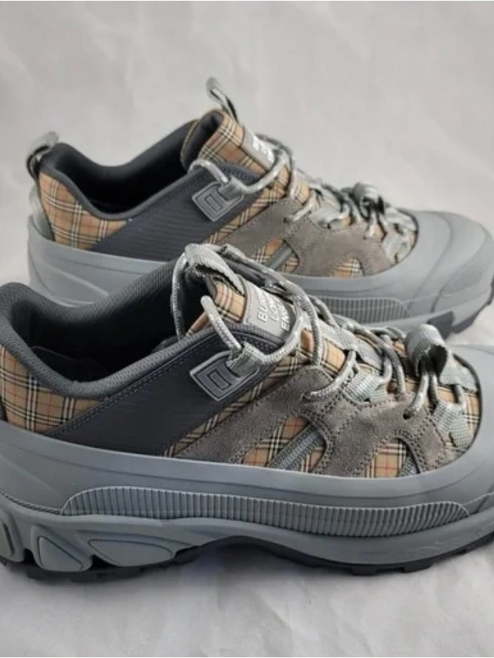 Burberry Men’s BURBERRY
ARTHUR SNEAKERS
STYLE: M STORY
ITEM NUMBER: 80438641003 - Picture 3 of 8